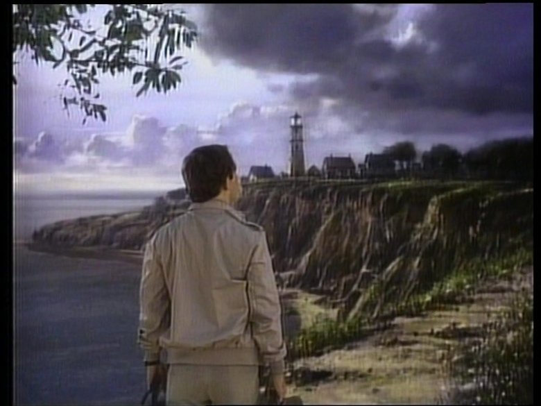 Маяк / Жизнь обделённого в юности человека