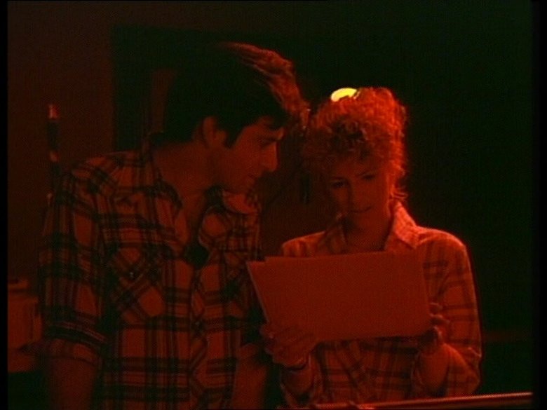 Всё ещё живы / Крошечные человечки Килани-Вудс / Пирожное невезения