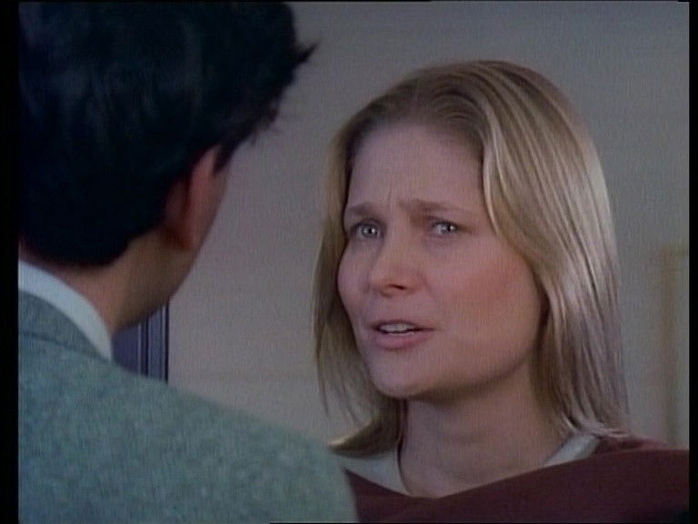 Что-то в стенах