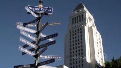 Она поднялась наверх, чтобы убить меня