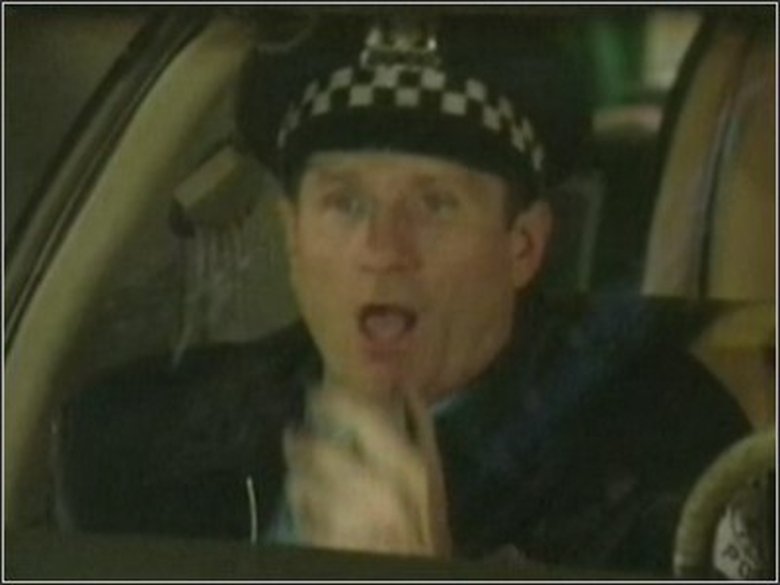 Келли приобретает привычку