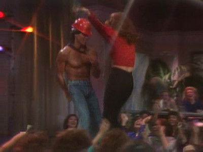 Женщины всего лишь хотят повеселиться (1)