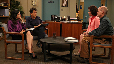 Чарли и смс про секс в аэропорту