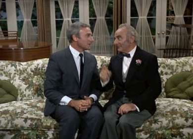 Саманта за пианино