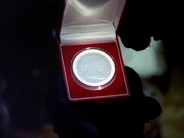 Прижата к ногтю